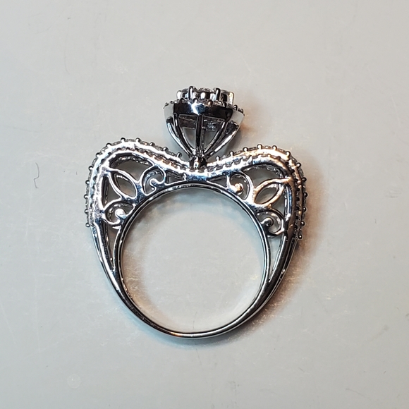 Original Design 14K white Gold Diamond Ring - Picture 11 of 11